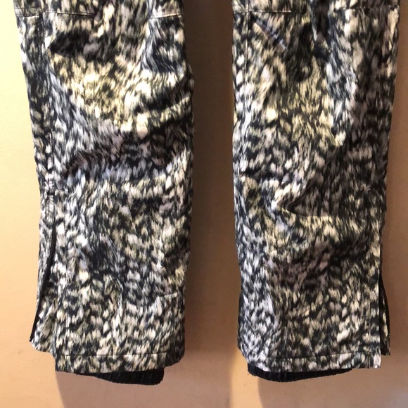 Descente Snowboard pants in black, grey and cream - Picture 3 of 16